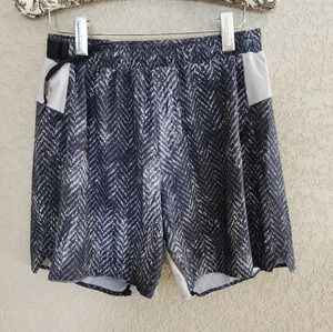 Lululemon short lined size Small 6in inseam